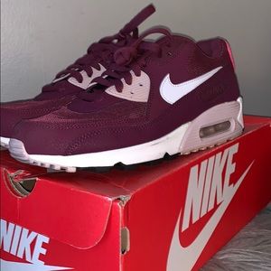 Nike air max 90 essential women’s 8.5